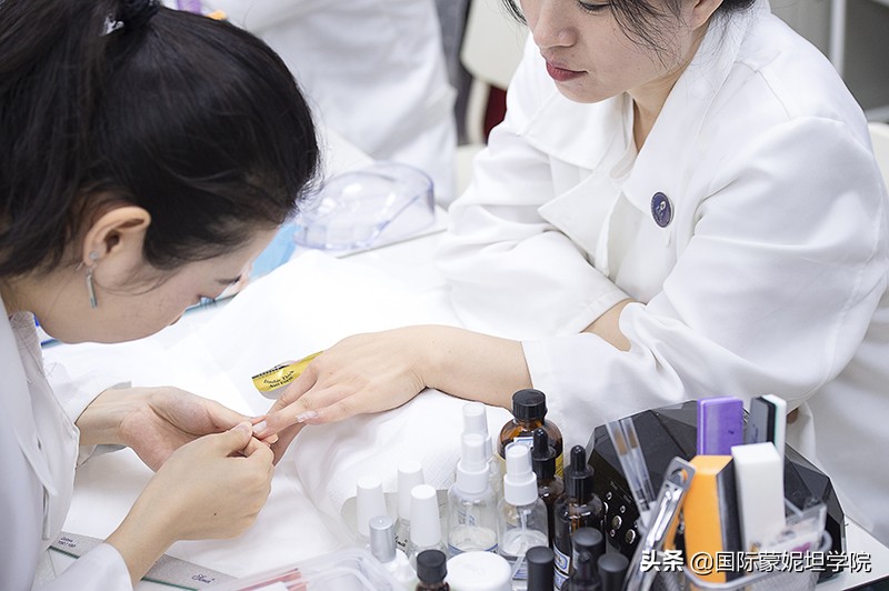 零基础美甲师技术培训怎么考,现在学美甲师怎么样