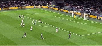 足球常用的传球方式,足球运球传球技巧