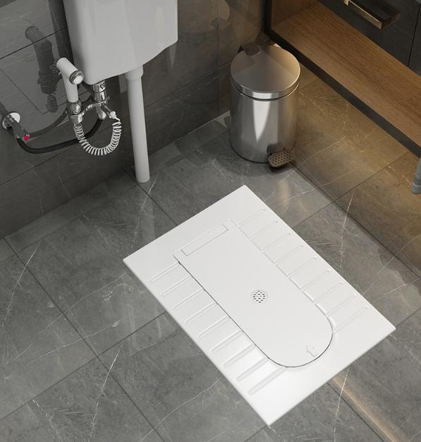 第一次见有人把蹲便器装淋浴房里,第一次见到公共卫生间