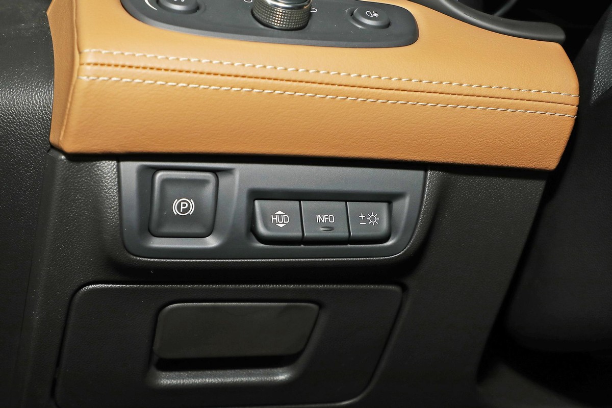 别克君越hud显示内容,君越hud突然不亮了