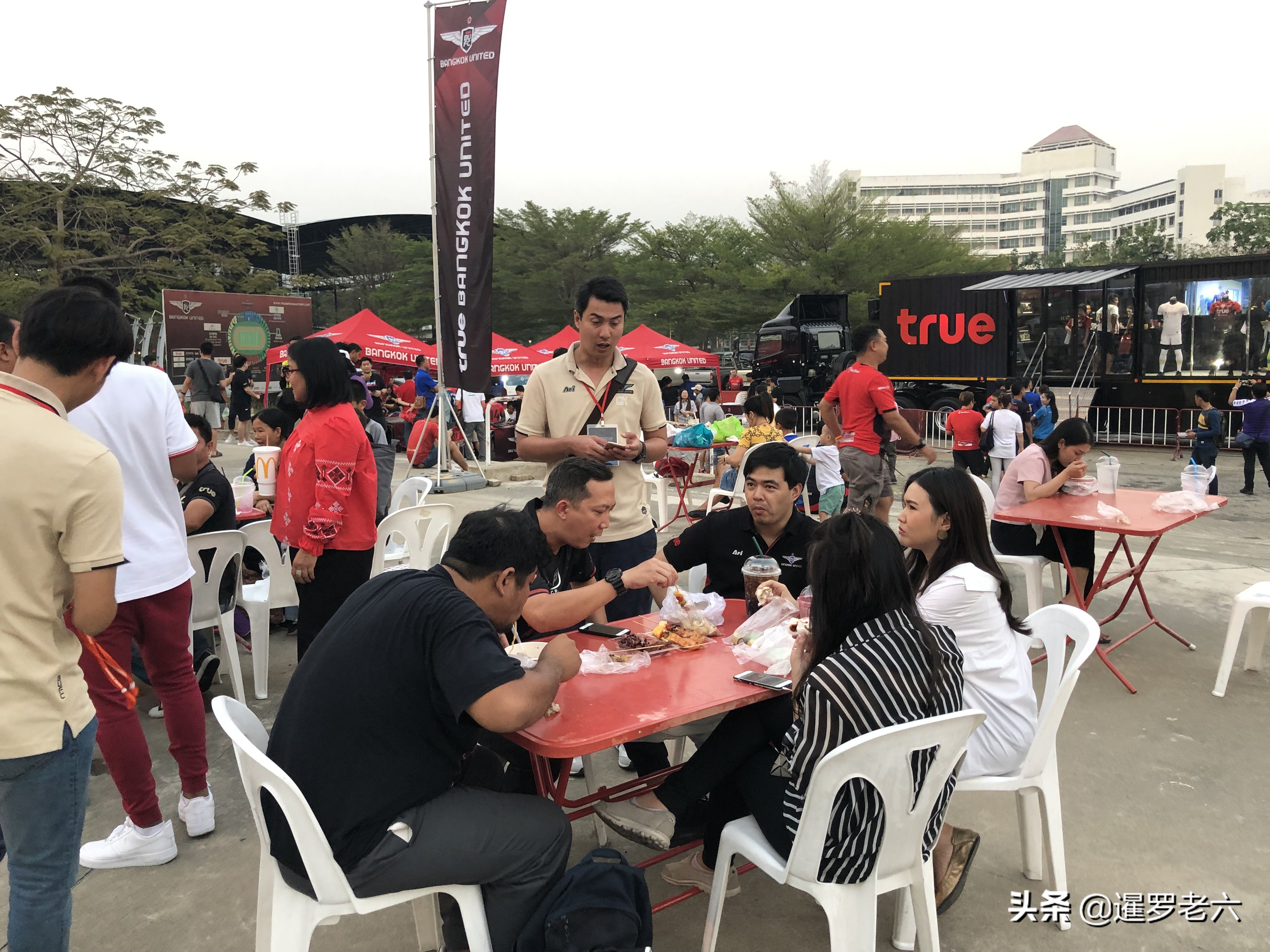 泰国曼谷联亚冠资格赛,带老爸去看广东队比赛