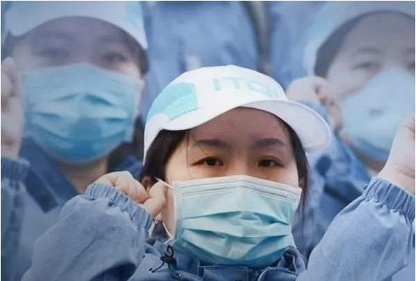 美国啥都好？新华锐评：崇美、跪美的“软骨病”得治