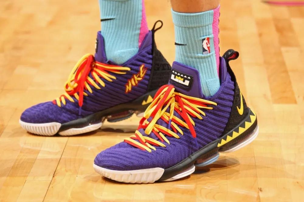 NBA球员上脚：球员穿的詹姆斯战靴，富尔茨和布朗尼很帅气！