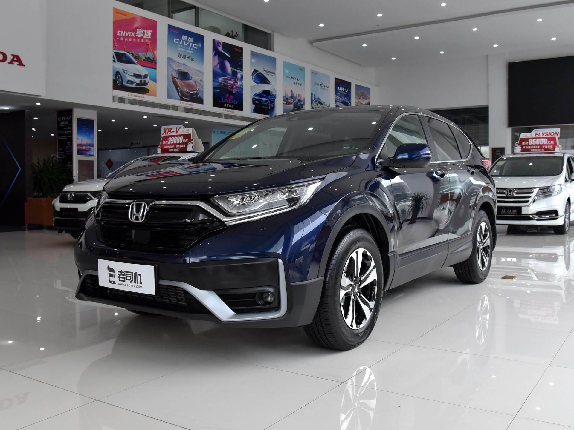 6.4L油耗日系SUV销冠，大空间高配置车又耐用，实拍本田CR-V