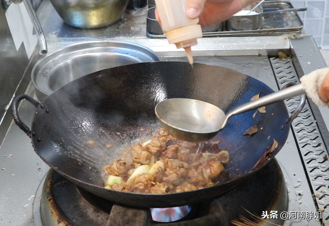 鸡肉怎么炒不柴简单又好吃,怎么炒鸡肉不腥又嫩视频