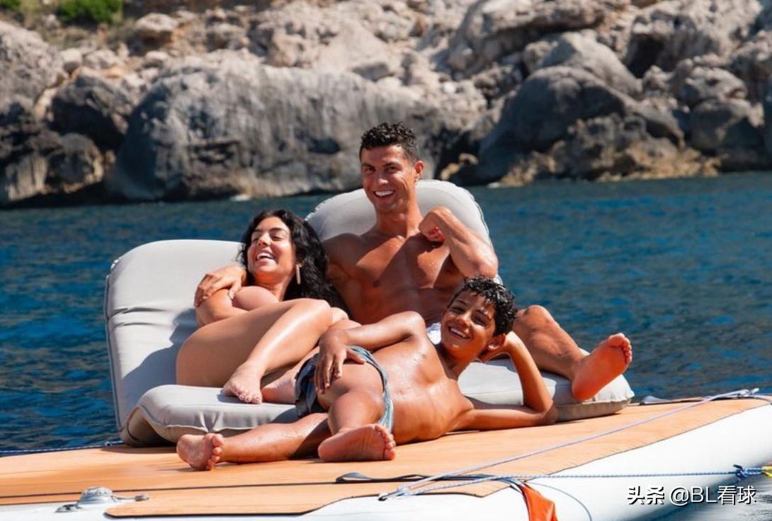 BL看球简讯10月29哈维即将上任巴萨主帅,C罗喜迎双胞胎