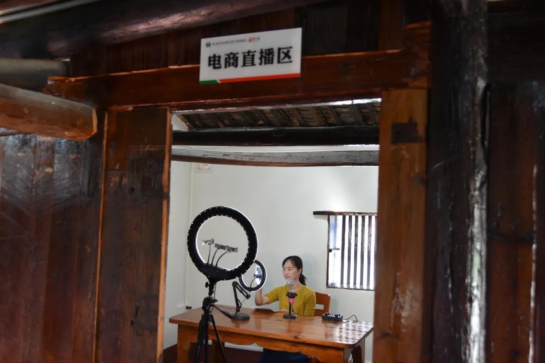 泉州地区首家“福农驿站”在永春县桃城镇花石社区正式投入运营