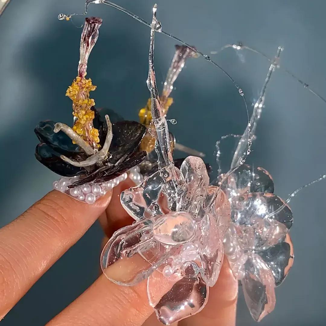 美甲师在吗？我被丑得睡不着觉