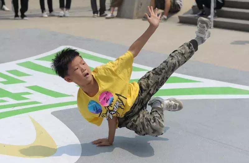 “511”晒腰节！街舞“腰精”battle战，半小时收好瘦腰秘诀！