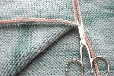 怎样裁剪毛衣不脱线,巧剪毛衣不脱线的技巧教程