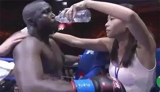 非洲拳王拿下武林风冠军，被中国白富美倒贴50万追求？结局很唏嘘