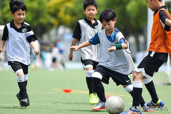 八岁多小男孩经常喊大腿疼,8岁男孩时常喊肚子疼头晕