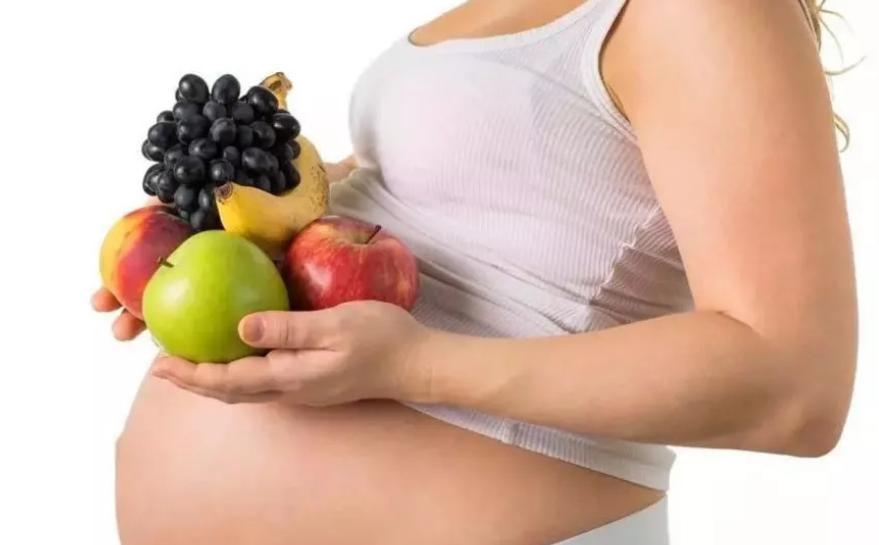 孕晚期胎儿在子宫内舒服吗,6个月胎儿在子宫里天天都在干嘛