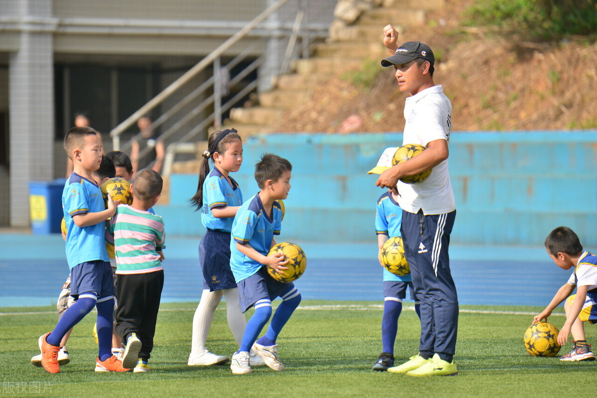 普通人如何成为国家运动员,职业足球运动员都要经历哪些过程