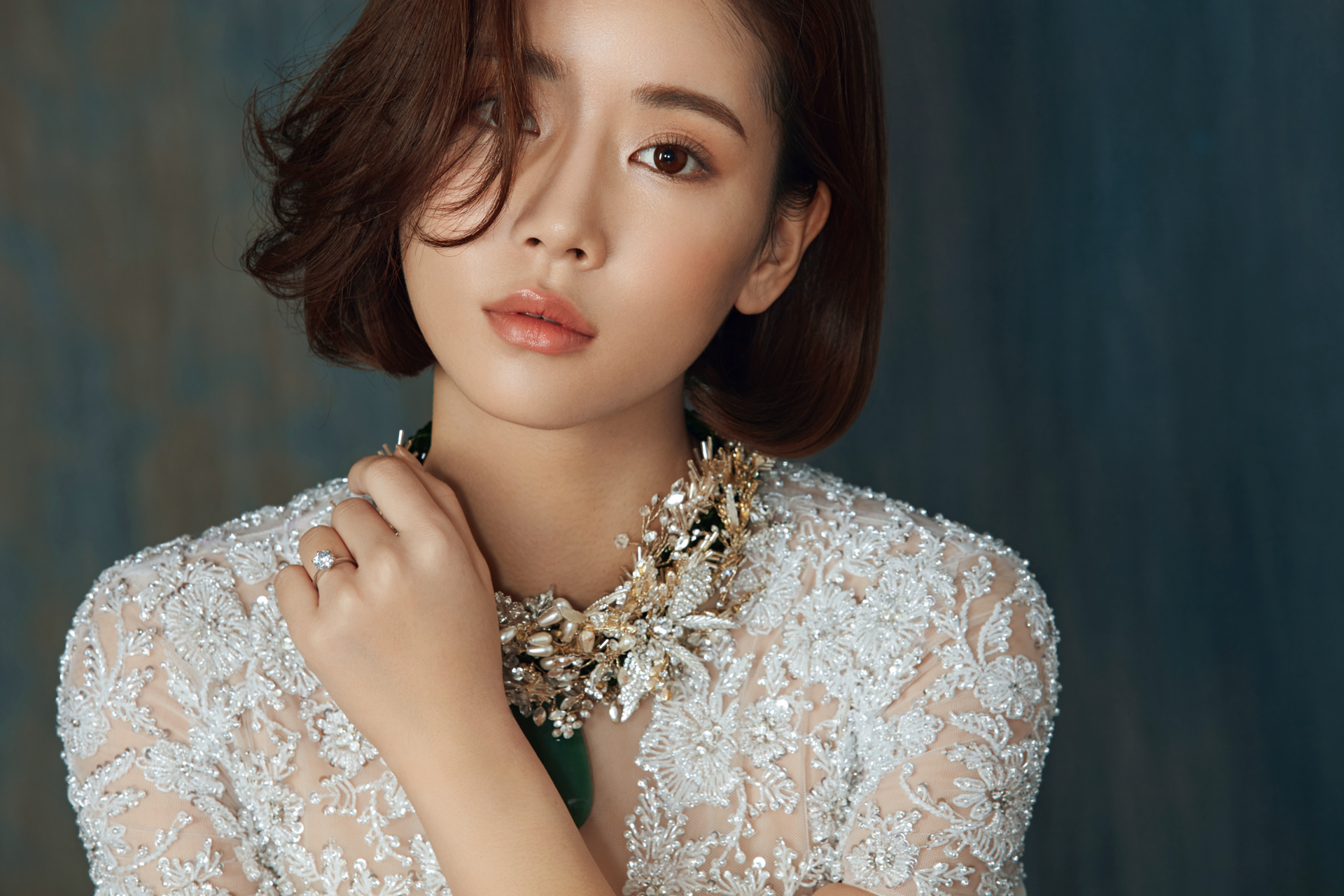 婚纱摄影造型发型教程,婚纱照中古发型教程