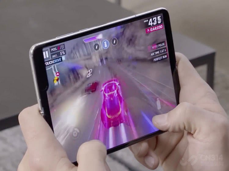 三星折叠屏手机屏幕坏了怎么办,三星折叠手机突然破损