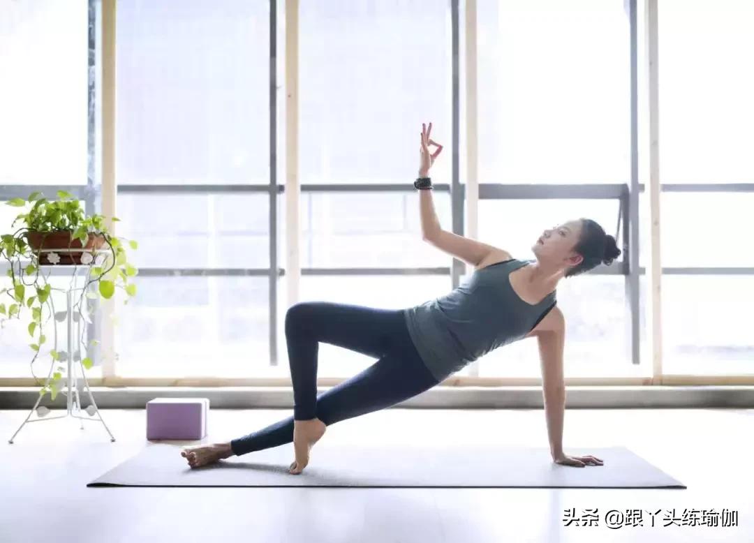 不要只关注臀大肌，激活臀中肌，让骨盆稳定臀部更翘