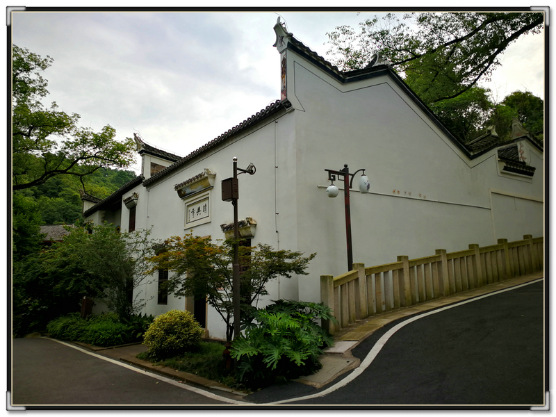 这里美酒飘香！这里人文荟萃！这里五彩璀璨