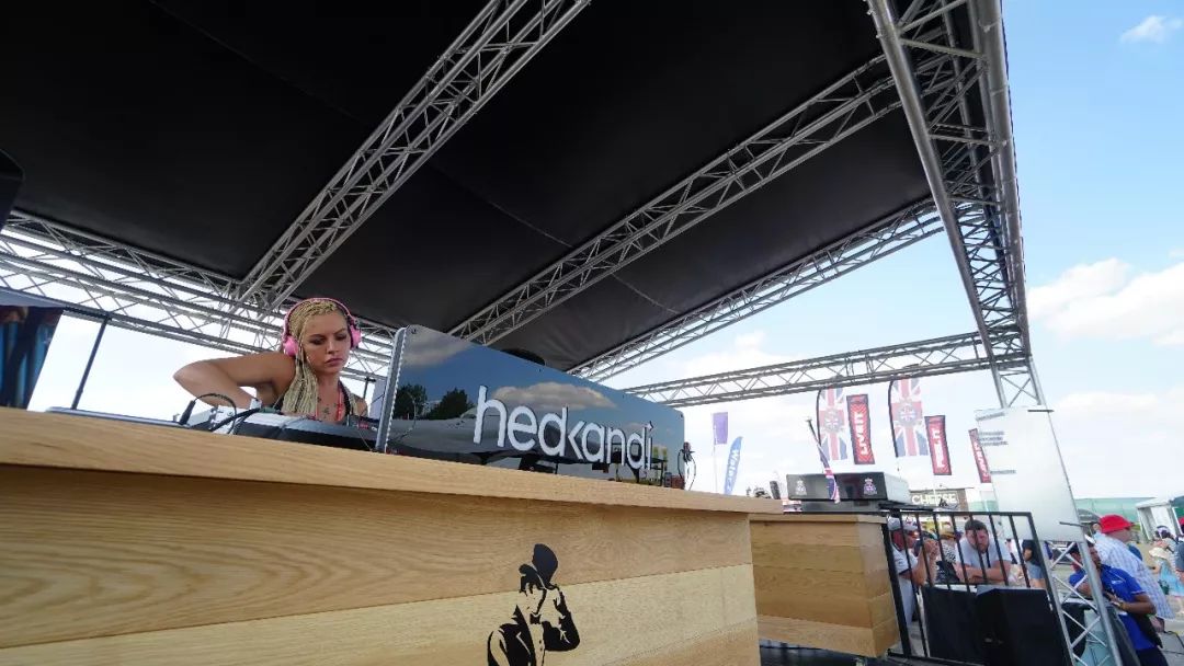 f1红牛车队阿斯顿马丁,阿斯顿马丁f1赛车队