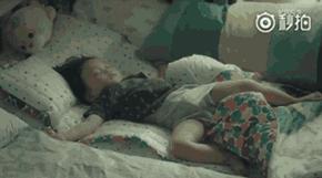 盘点谢娜摔倒名场面,谢娜坐轮椅突然摔倒