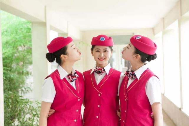 那些转行的空姐,大批空姐辞职转行卖理想
