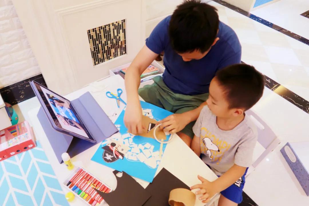 幼儿学写字握笔的正确方法,幼儿初学写字需要大人握笔吗