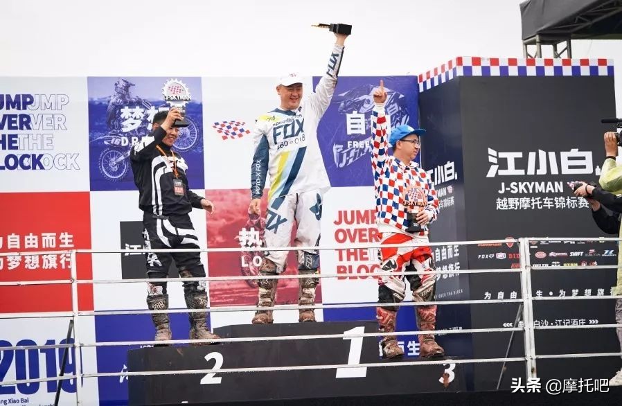 这摩托真好喝。。。不对....这酒真好骑！