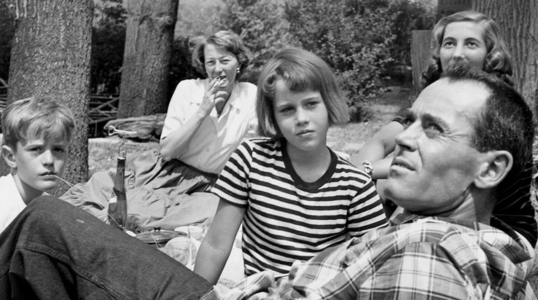 嫁过著名导演、政治家、大亨，简·方达这八十年是怎么过的？