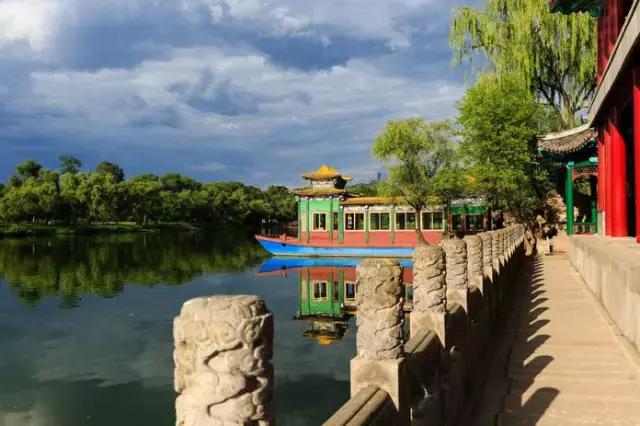 中国园林的诗情画意之美,虽由人作宛自天开的造园理念