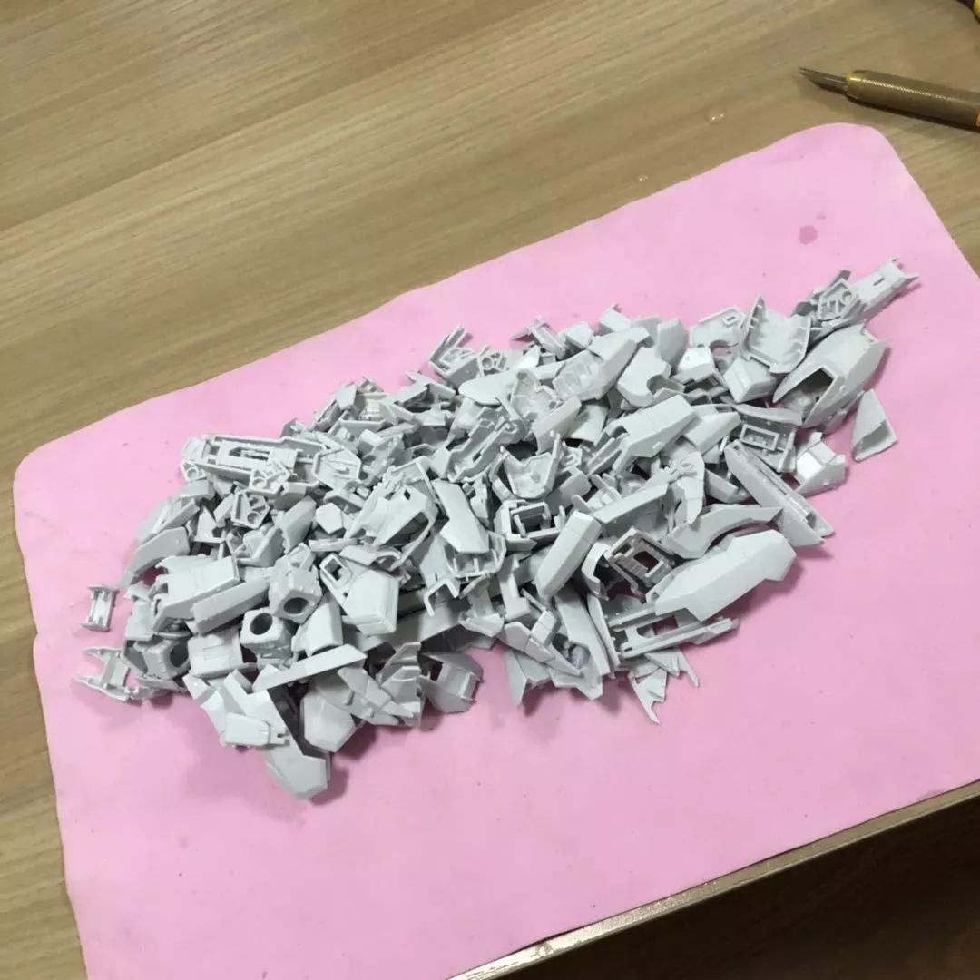 佳作：恐怖的零件数量，龙桃子强袭，四机小队！