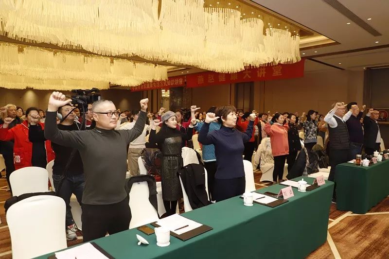 腰痛肩背疼中医怎么治疗,腰痛背痛直不起腰最快恢复方法