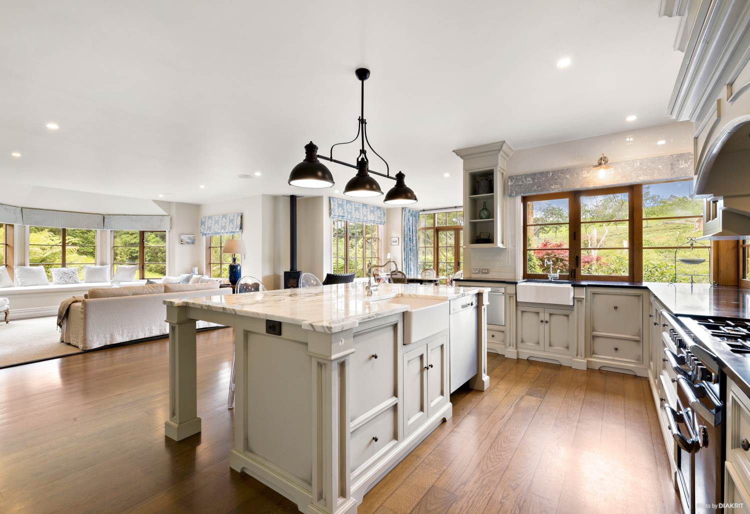 买房送劳斯莱斯,十亿豪宅送劳斯莱斯