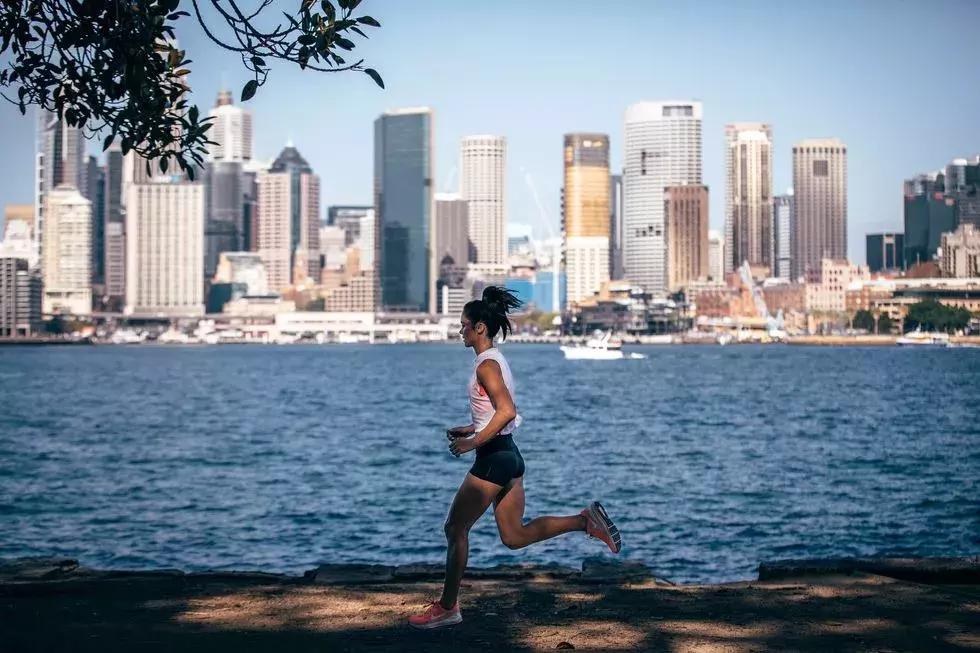 初级跑者如何周期性的提高能力,跑者核心训练跑者必学的黄金动作