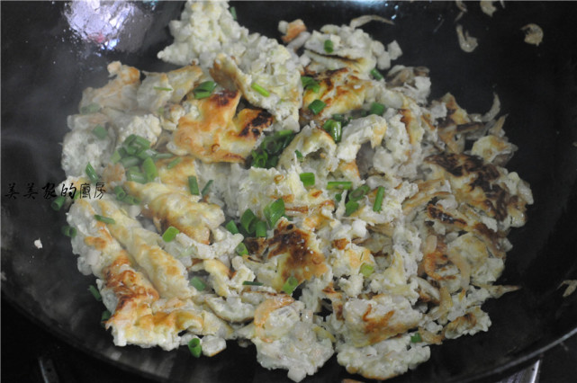 鸡蛋跟它一起炒，一半人不敢碰，另一半人爱到哭