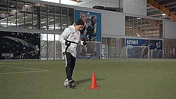 实况足球手机版花式过人技巧,五个过人小技巧