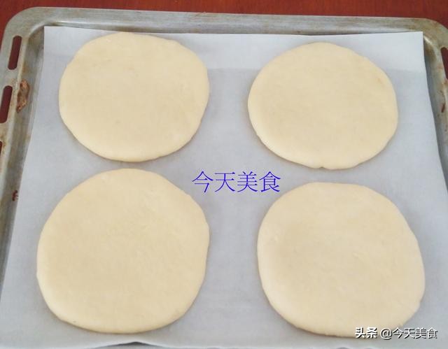 怎样用面包机做出松软拉丝的面包,手工制作面包