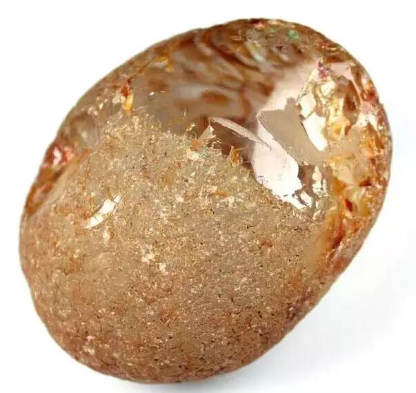 这些石头价值不菲，随便捡到一块妥妥的人生赢家