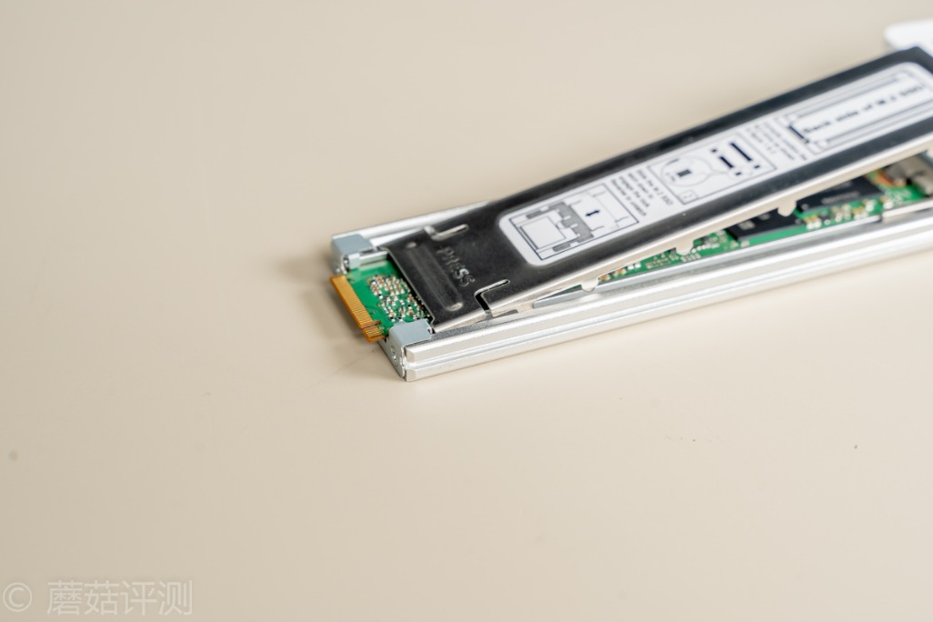 方便插拔，探索更多使用可能、ICYDock硬盘抽取盒PCI转M2评测