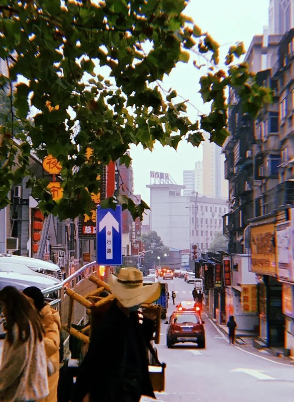 给你三秒钟选一个词语,形容岳阳的词汇