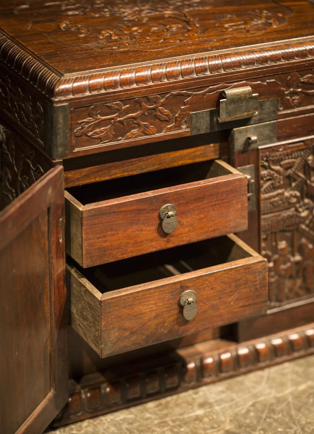 这个家具专场，几乎每年都是连拍带抢，漏太大了