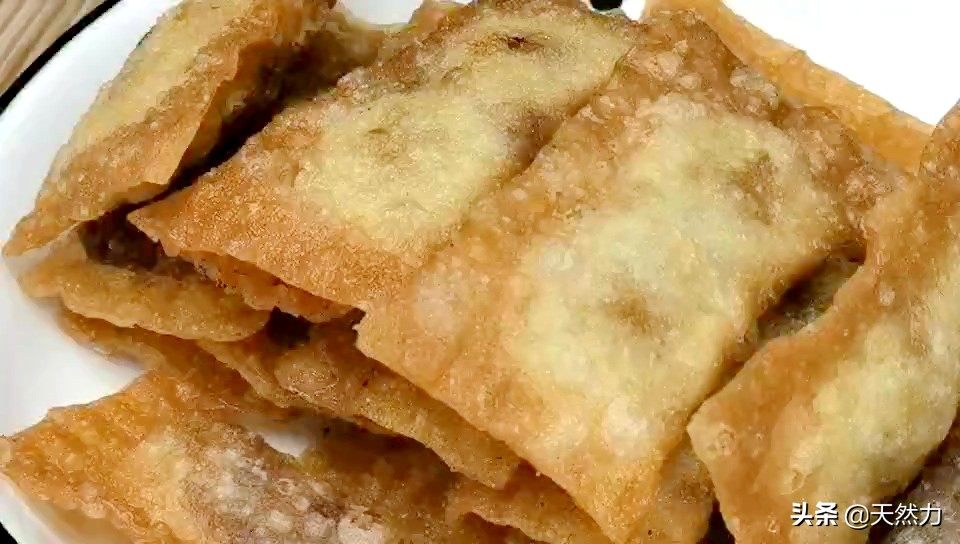 多的饺子皮简单处理,饺子皮红枣葡萄干做小吃