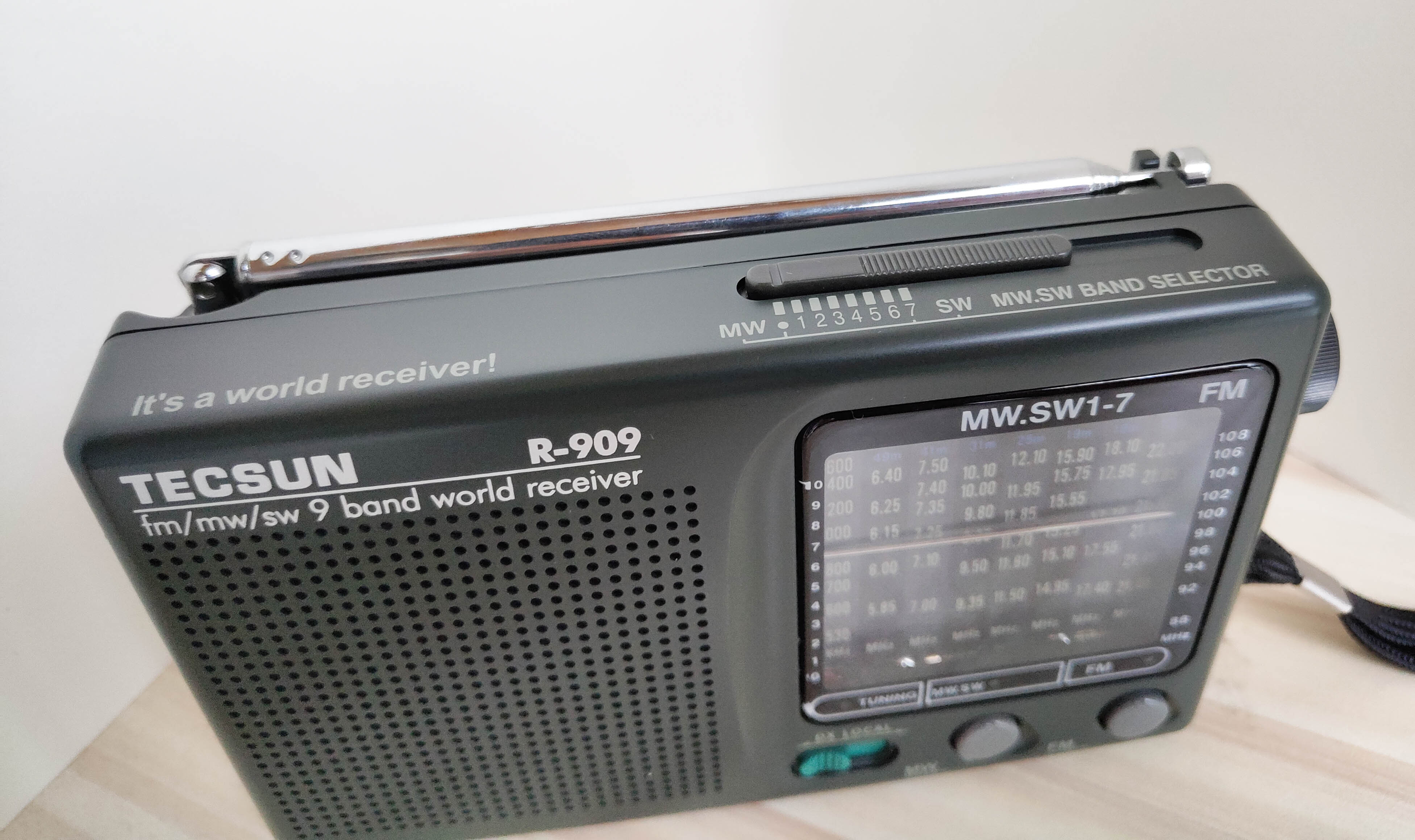 德生收音机909和9012哪个好,德生r-909收音机测试