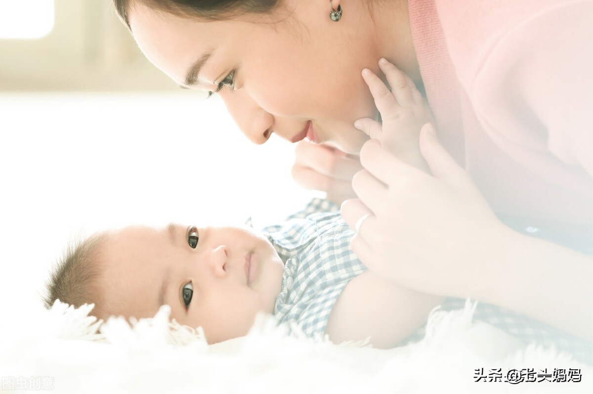 宝宝眼睛几个月认人,婴儿几个月能看清人或物