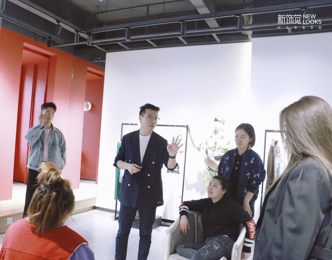 陈列衣服怎样陈列出高级感女装,高级服装陈列技巧