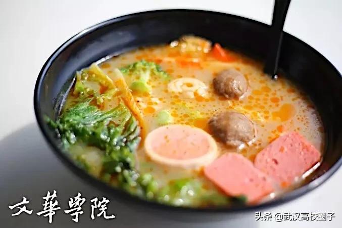 全武汉只有这所大学校门上跑火车，以前嫌弃现在却又舍不得