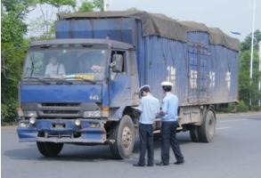 卡车司机被罚扣车,挂靠货车违章怎么处理