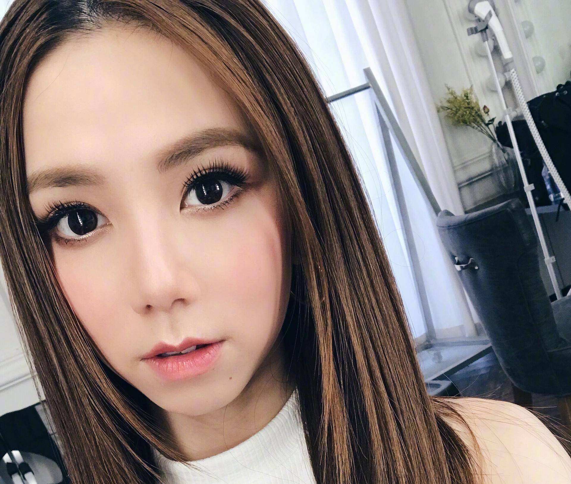 新一代乐坛小天后花3年时间打败周杰伦？新歌MV一天破百万浏览量