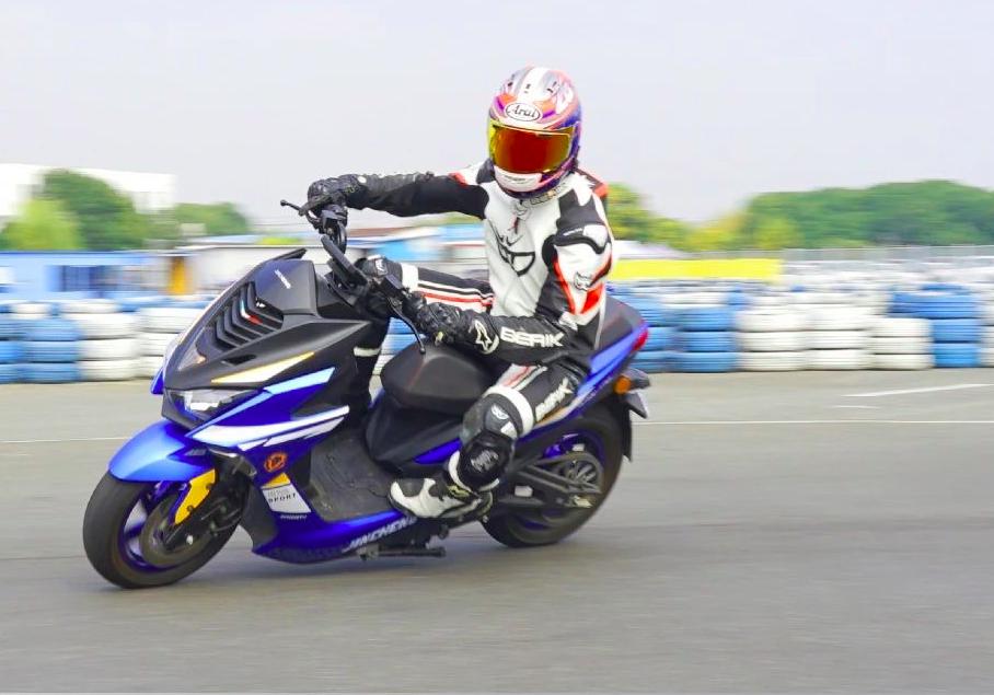 时速可以达到120的电摩托,时速70公里续航150公里的电摩