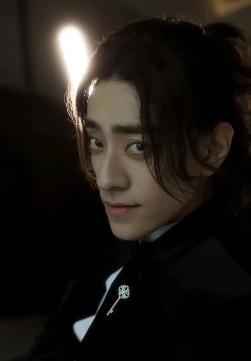 巩皇霸气红毯造型,巩皇红毯气场