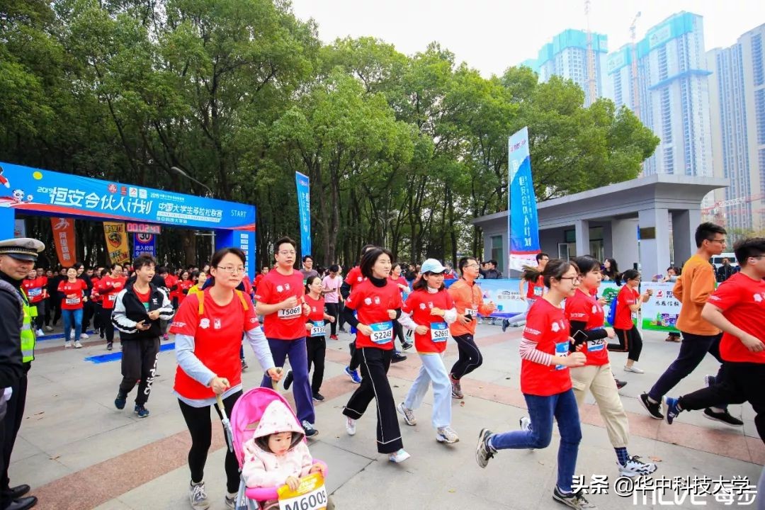 校园看跑步比赛,校园马拉松比赛